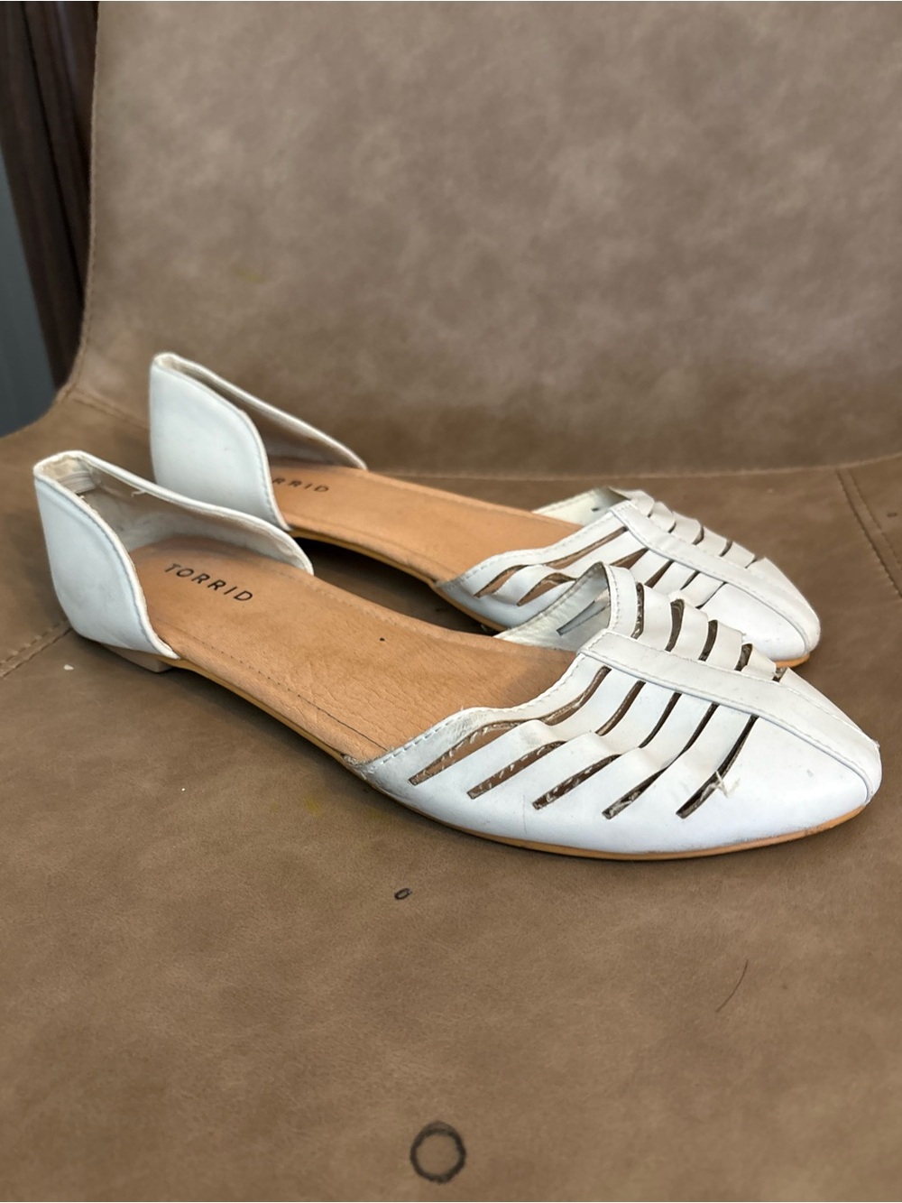 Torrid white round toe slip on sandals shoes size 9